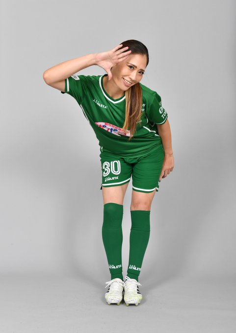 このセンス ベレーザ復帰の元なでしこmf宇津木瑠美がお茶目なポーズを披露 代表復帰を望む声も 超ワールドサッカー