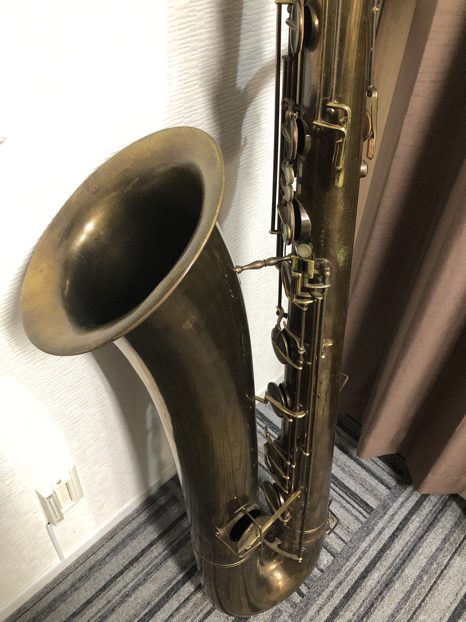 中冨管楽器工房 画像のバスサックス Conn製 は サックス クラリネット奏者の梅津和時さんの楽器で委託で販売予定です 現在 修理メンテナンス中です ご興味ある方は ご連絡くださいませ 販売価格は40万 50万程度を予定しております バスサックス
