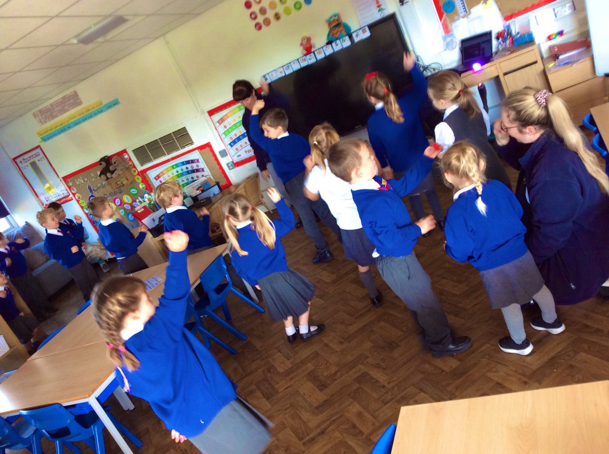 redgateyear3's tweet photo. 💃🏼🙌🏽🤩It was so lovely to have some of our friends from the @pinesredgate join us for #DoughDisco today 🥳 We look forward to seeing you again next time #TeamRedgate #thursdaymorning #keepdancing https://t.co/qAliAwtjE2
