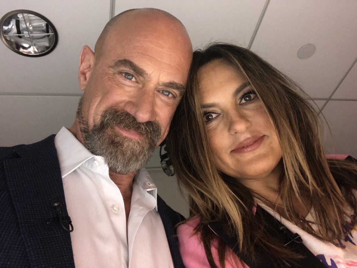 Chris_Meloni's tweet image. Backstage at ⁦@TODAYshow⁩ with ⁦@Mariska⁩