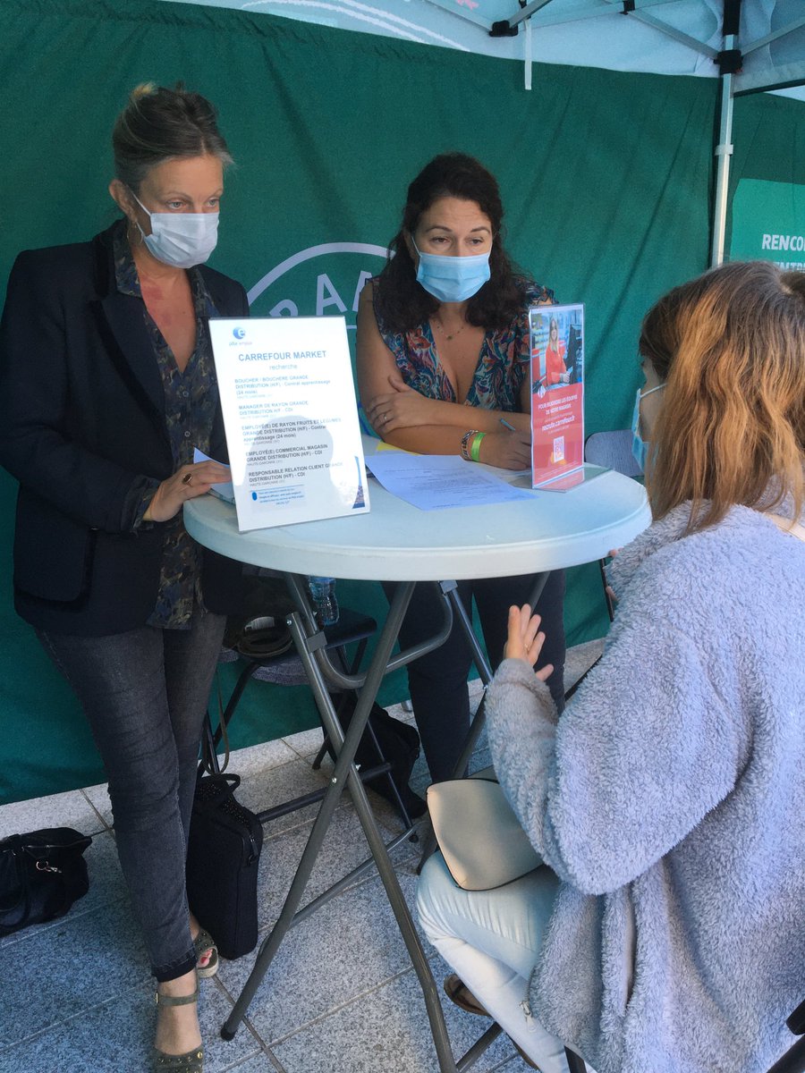 #TrainDeLaRelance : au Village de l’emploi,  Angela sort satisfaite de son entretien avec ⁦<a href="/CarrefourRecrut/">Carrefour Recrute</a>⁩ avec qui elle a plusieurs possibilités d’embauche. #AvecPôleEmploi #TousMobilisés