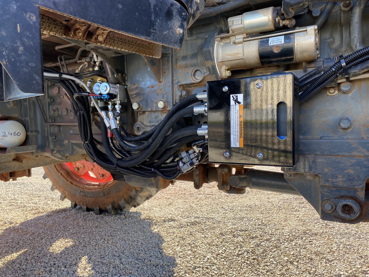 tonk_elec's tweet photo. Row Crop Kubota in the shop this week for some @AgLeaderTech
RTK #DualTrac with #SteerCommandZ2 #InCommand1200 display
Custom Hydraulic install
@agleaderAP
#RowCrop #Horticulture https://t.co/135J9vj86n