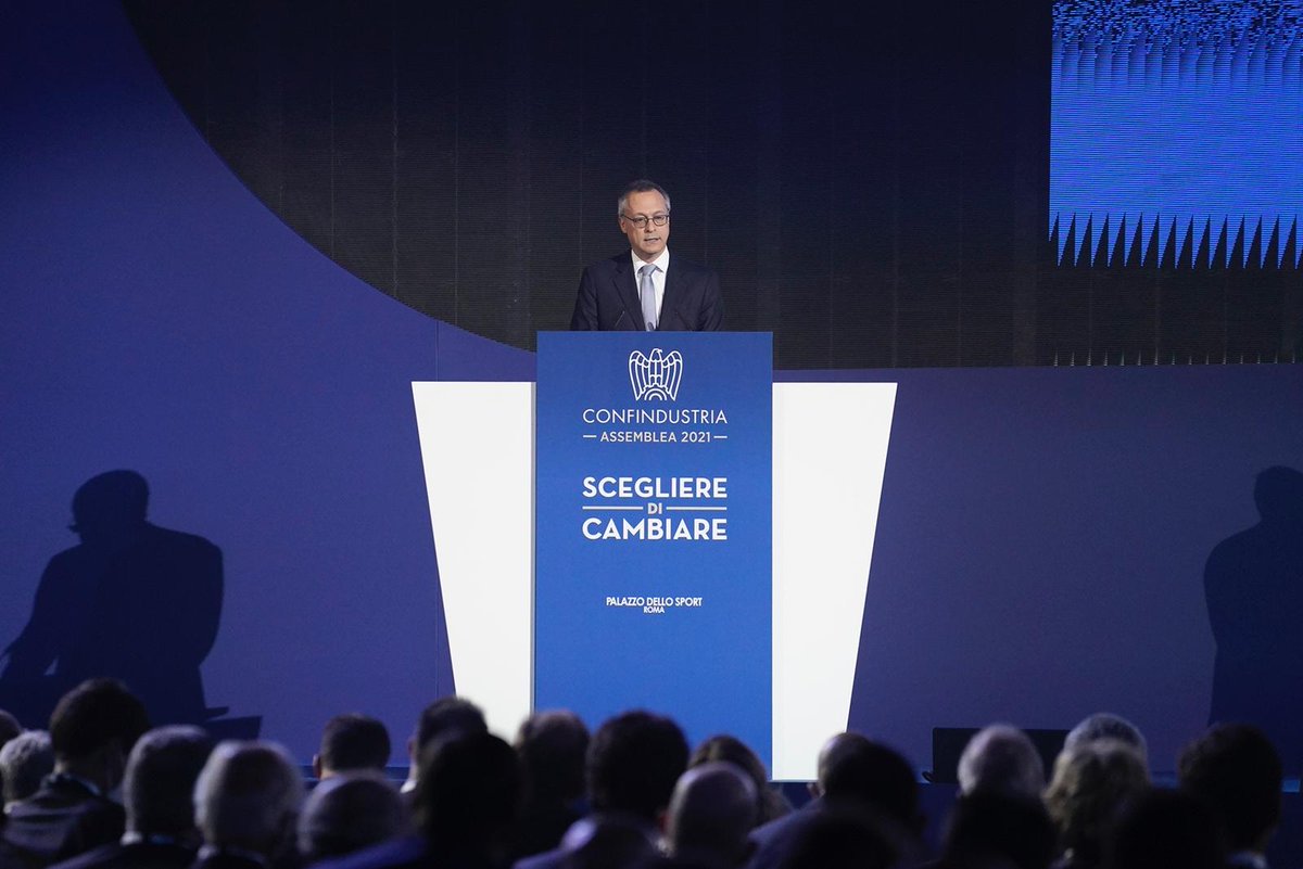 Per le PMI esiste un problema di rafforzamento patrimoniale. Senza capitali non si ristruttura, non si aggiornano produzioni, non si cambiano organizzazione e distribuzione, e non si investe in ciò che il #PNRR chiede - <a href="/CarloBonomi_/">Carlo Bonomi</a> #Confindustria2021 #ScegliereDiCambiare