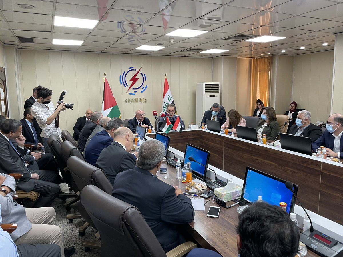 M_Haimour's tweet photo. 🇮🇶🇯🇴🇮🇶🇯🇴🇮🇶🇯🇴🇮🇶🇯🇴

Jordanian delegation meeting at the Iraqi Ministry of Electricity. #Iraq and #Jordan are currently working on connecting power. Collaboration under way, including renewable energy. https://t.co/LdzKQiuzdD
