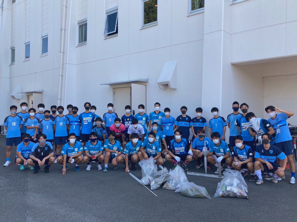 yokohama_fc's tweet photo. 本日は、#横浜FCユース の選手たちが西谷クラブハウス周辺の清掃活動を行いました✨

自分たちの活動するホームタウンを大切にする気持ちも育成年代から身につけて、選手としても人としても立派に成長してもらいたいです👏

#yokohamafc #横浜FC #ヨコハマクリーンアップ https://t.co/AzPcCFwV3v
