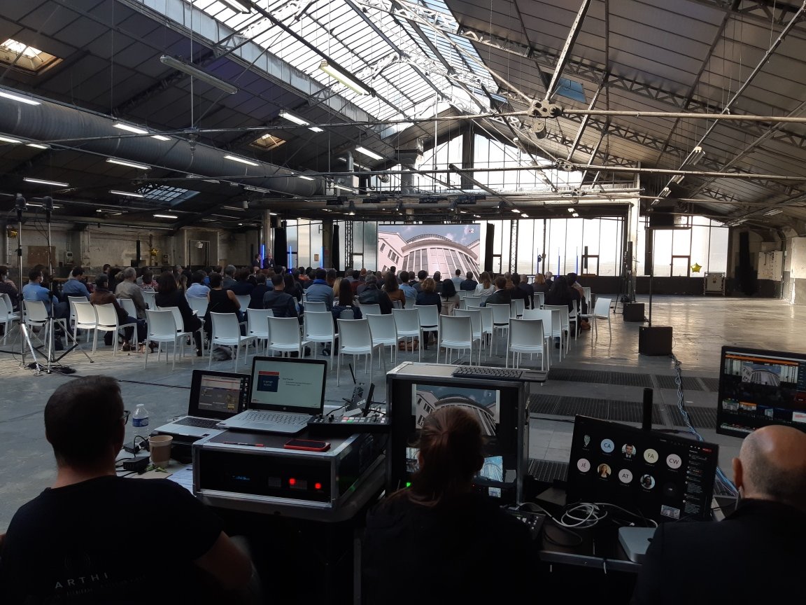 3F_Officiel's tweet photo. Parce qu'échanger sur les innovations #Construction #3f méritait un espace atypique, notre séminaire de rentrée réunit 150 personnes dans un ancien garage Renault parisen où 3F construira 140 logments, une crèche et d'autres équipements. #Rendrepossible #transformation #réemploi https://t.co/6TPccLP8CM