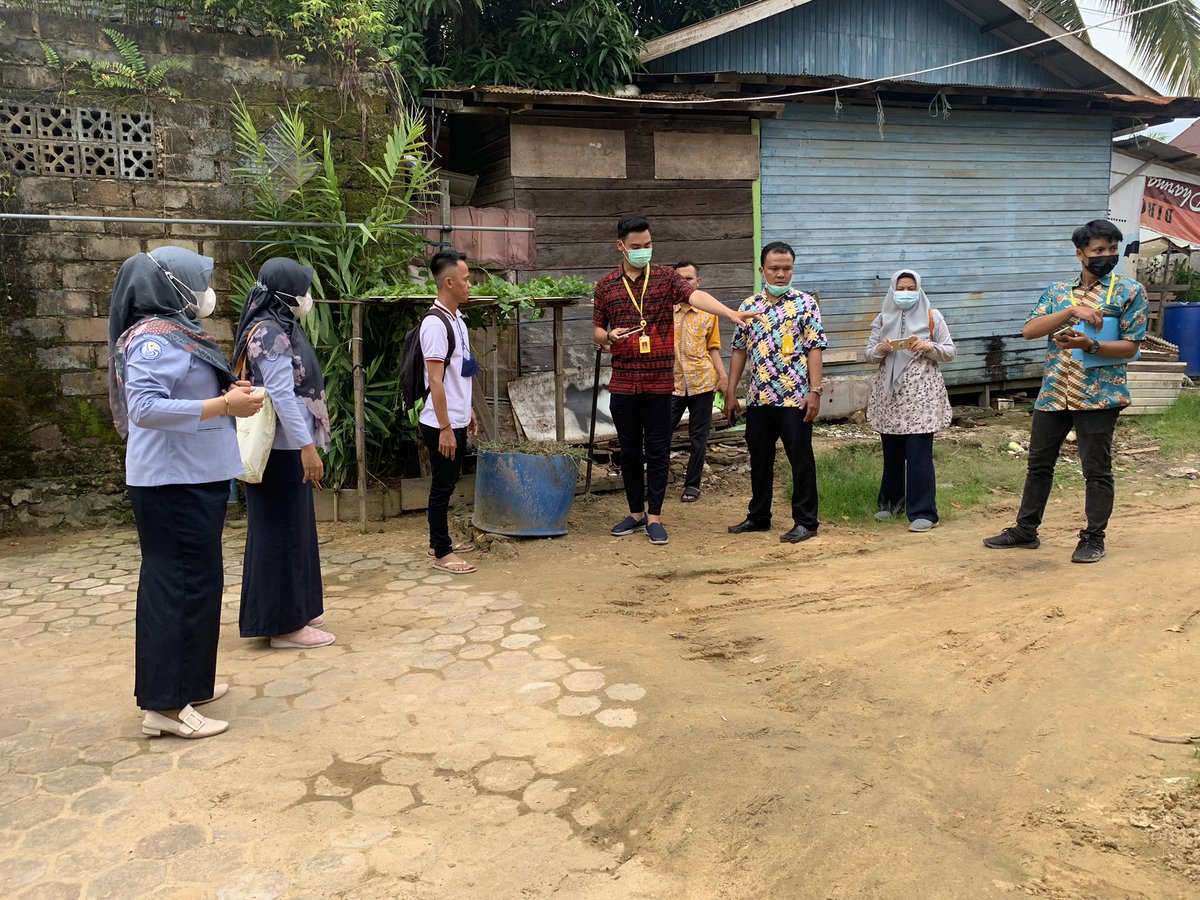 NellyUyey's tweet image. Kamis (23/09), Nelly Safitri, Luhkan KuTim, di KUB Reski Laut dan KUB Jaya Mandiri Kel Teluk Lingga, Pendampingan nelayan saat proses pengukuran tanah oleh BPN Sangatta dalam program Sertifikasi Hak atas Tanah Nelayan (SEHAT) KKP
#GiatLuhkanSatminkalTegal #Kutim #ProgramSEHAT