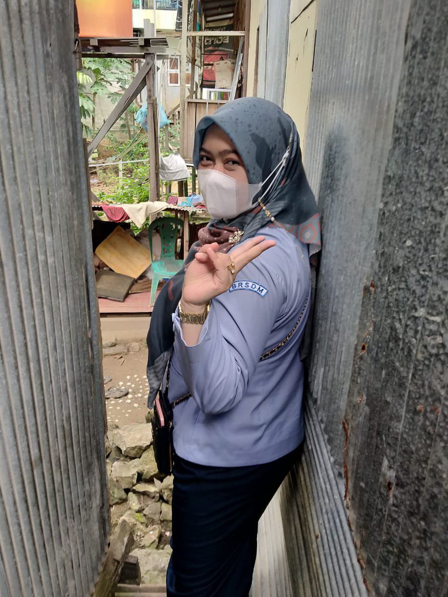 NellyUyey's tweet image. Kamis (23/09), Nelly Safitri, Luhkan KuTim, di KUB Reski Laut dan KUB Jaya Mandiri Kel Teluk Lingga, Pendampingan nelayan saat proses pengukuran tanah oleh BPN Sangatta dalam program Sertifikasi Hak atas Tanah Nelayan (SEHAT) KKP
#GiatLuhkanSatminkalTegal #Kutim #ProgramSEHAT