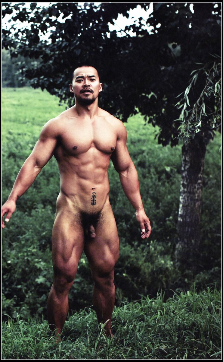 aitianzhinan's tweet photo. 抗日神剧王巍应该还是有些人知道吧，很早是在央视档看到他拍的抗日剧，那个上身裸体的效果震惊当时的我。后面知道他拍了全裸写真，一度成为当时撸管必备品～ https://t.co/2wpCB4KgB1