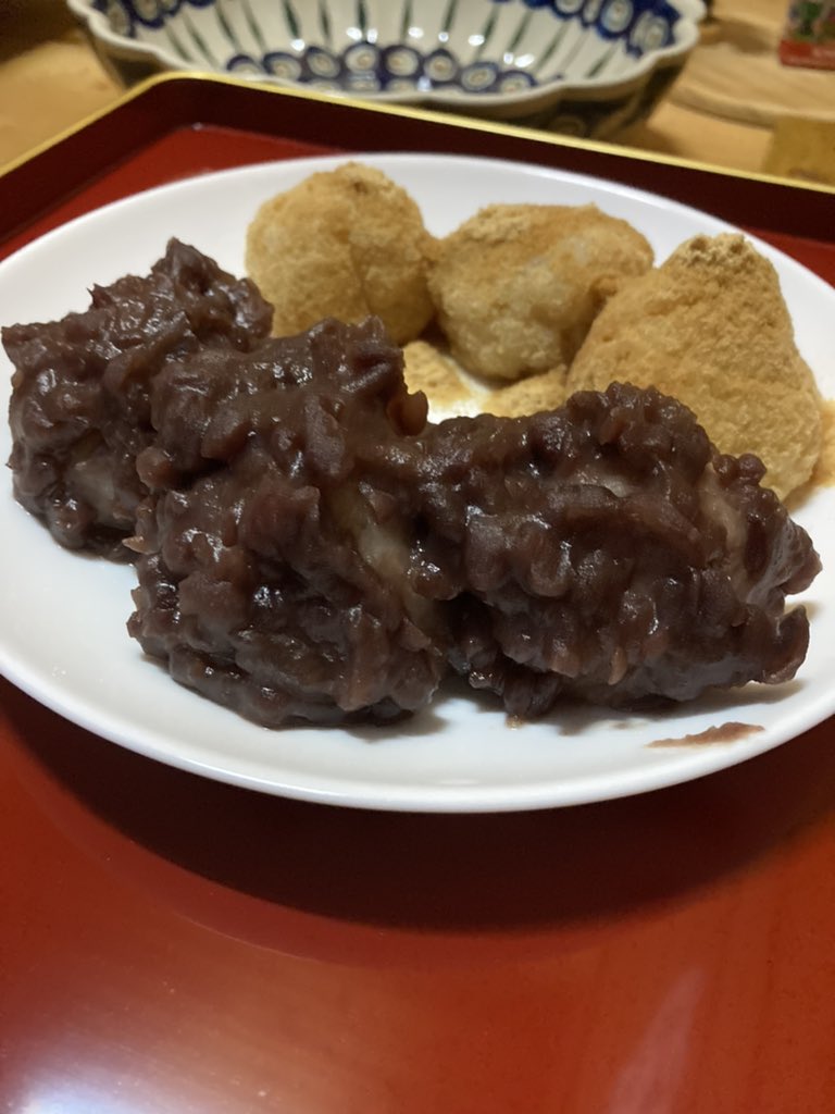 doremi1oku's tweet photo. お彼岸ですね
お墓参りをしてオハギを作って食べました
小さい子がいるので
喉に詰まらないよう餅米にお米も混ぜて炊き上げます
少しの工夫で皆で楽しめるようになる　その感じが好きです

できない理由はいくらでもある
でも
どうしたらできるかを考えるのが楽しくて嬉しい😊 https://t.co/OOKdG597sV