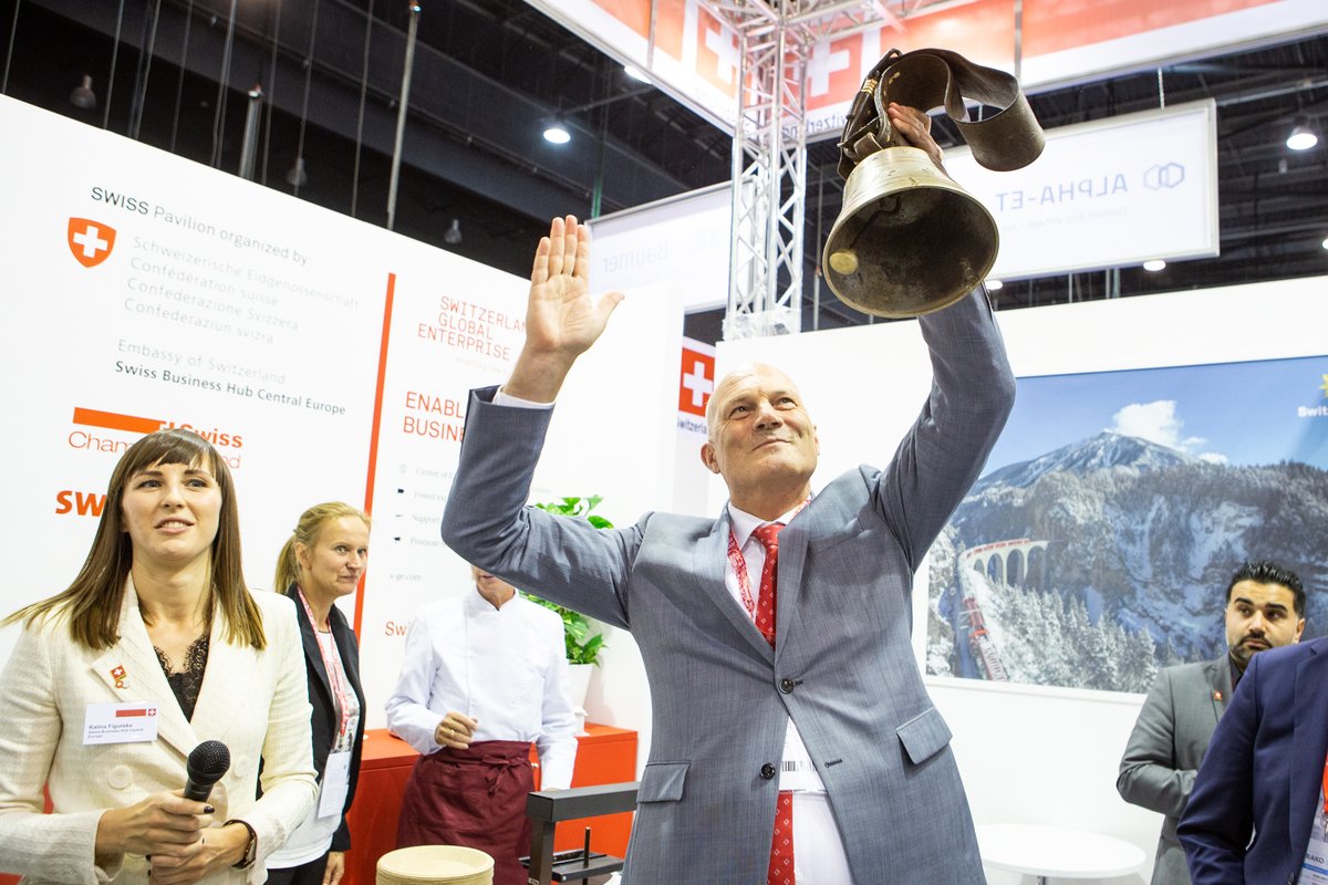SwissPoland's tweet photo. Ready to talk #Rail? Gdańsk is the European rail capital with the #TRAKO trade fair!
Of course it wouldn’t be complete without a🇨🇭Pavilion with @swissrail_com and @SGE , an award for #stadlerrail trains & raclette with the🇨🇭Ambassador to 🇵🇱!
#SwissPoland
#SwissCham https://t.co/QRfODYjE1x