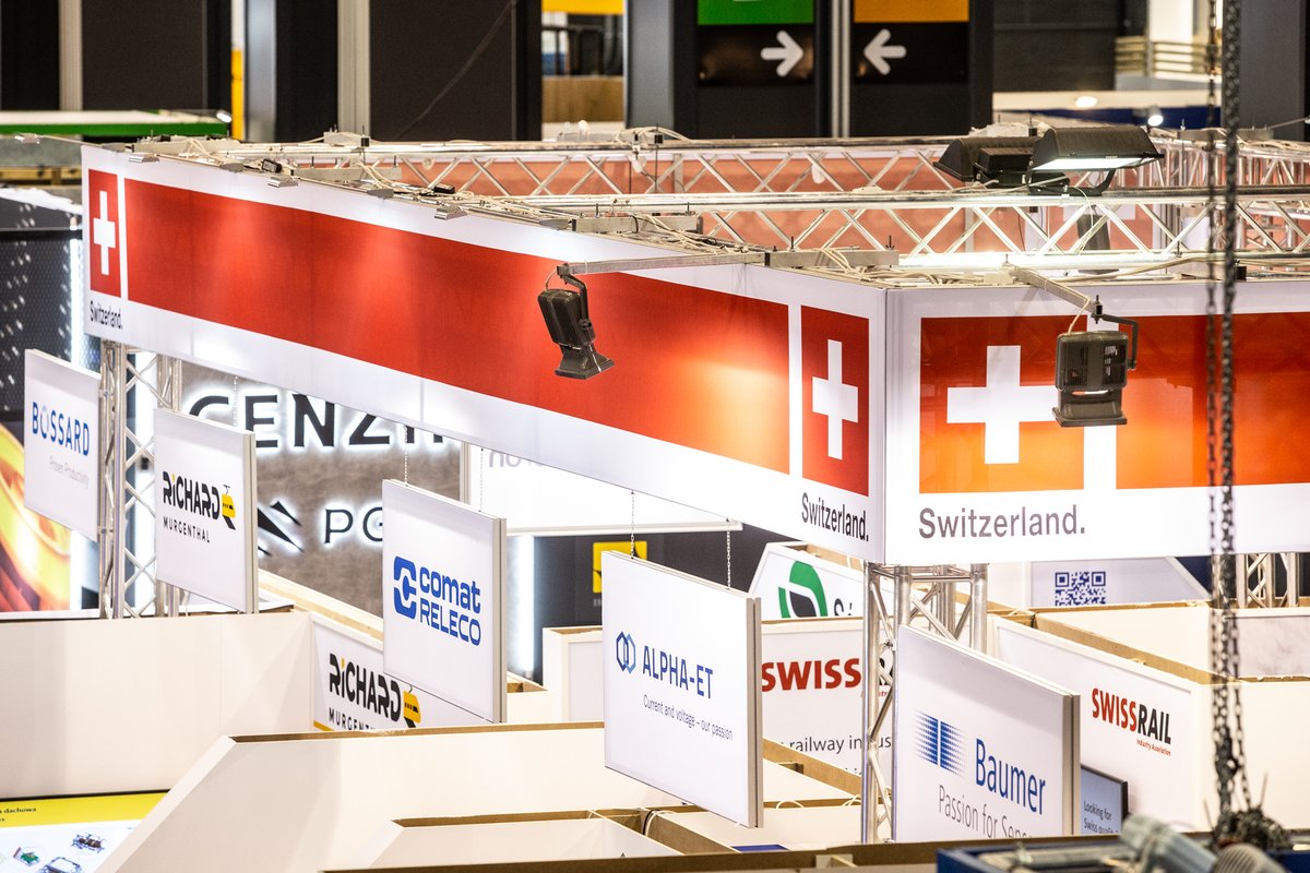 SwissPoland's tweet photo. Ready to talk #Rail? Gdańsk is the European rail capital with the #TRAKO trade fair!
Of course it wouldn’t be complete without a🇨🇭Pavilion with @swissrail_com and @SGE , an award for #stadlerrail trains & raclette with the🇨🇭Ambassador to 🇵🇱!
#SwissPoland
#SwissCham https://t.co/QRfODYjE1x