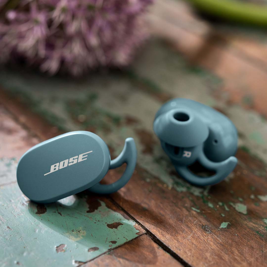 Zwei neue Farben, die zu allem passen. Obwohl, wir haben nie gesagt, dass die Wahl einfach sein würde. Jetzt mit Aware-Modus – schnapp dir deine QuietComfort Earbuds in den limitierten Editionen Stone Blue und Sandstone. bose.life/2YHwQOf #BoseEarbuds