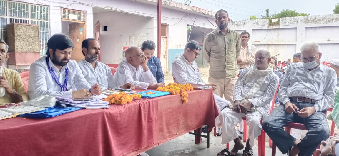 ManishBSP's tweet photo. 219 माधौगढ़ विधानसभा में विधानसभा स्तरीय बैठक में धाराप्रवाह बसपा के जनकल्याणकारी योजनों को बताते हुए। @Kittupmaurya @Mayawati @MPRSBSP @AnandAkash_BSP #up92 https://t.co/PGsn5iIjy4