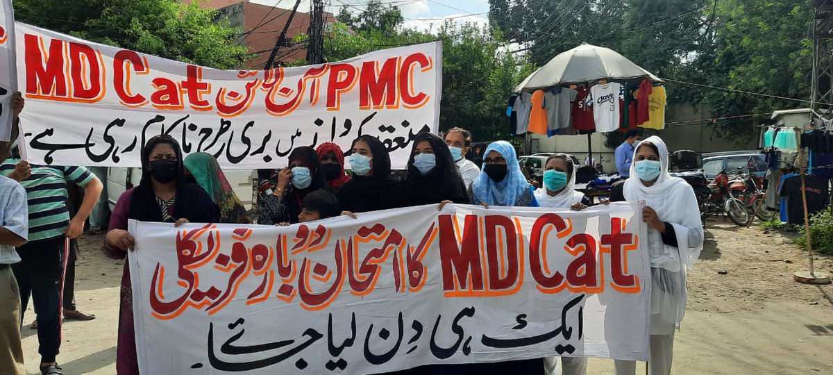 UsmanKhan_TV's tweet photo. MDCAT Lahore Protest Big Updates Live From Lahore 

 #WeRejectPmcMdcatTest2021 https://t.co/xMtoV9ECaU