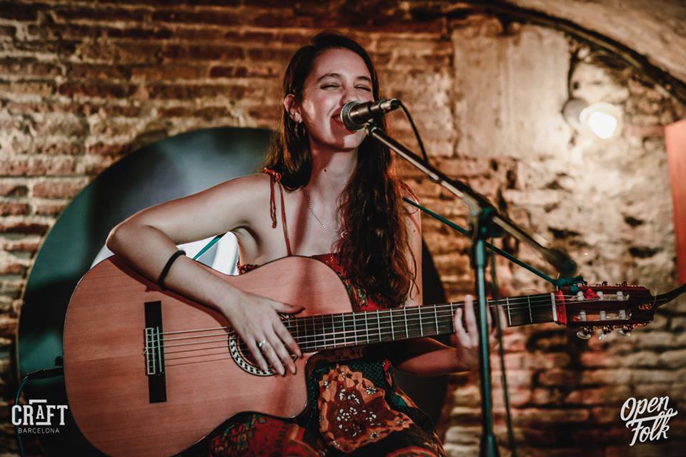 Fabra i Coats (@fabraicoats) on Twitter photo La cantant, autora, lletrista i compositora <a href="/raquel_lua_/">Raquel Lúa</a> ha creat un projecte musical que neix des de la sensibilitat, el tacte i la cura a l’hora d’interpretar cada nota.
📆 23/09 a les 19h
📌 Escenari Fabra - Recinte Fabra i Coats La cantant, autora, lletrista i compositora <a href="/raquel_lua_/">Raquel Lúa</a> ha creat un projecte musical que neix des de la sensibilitat, el tacte i la cura a l’hora d’interpretar cada nota.
📆 23/09 a les 19h
📌 Escenari Fabra - Recinte Fabra i Coats