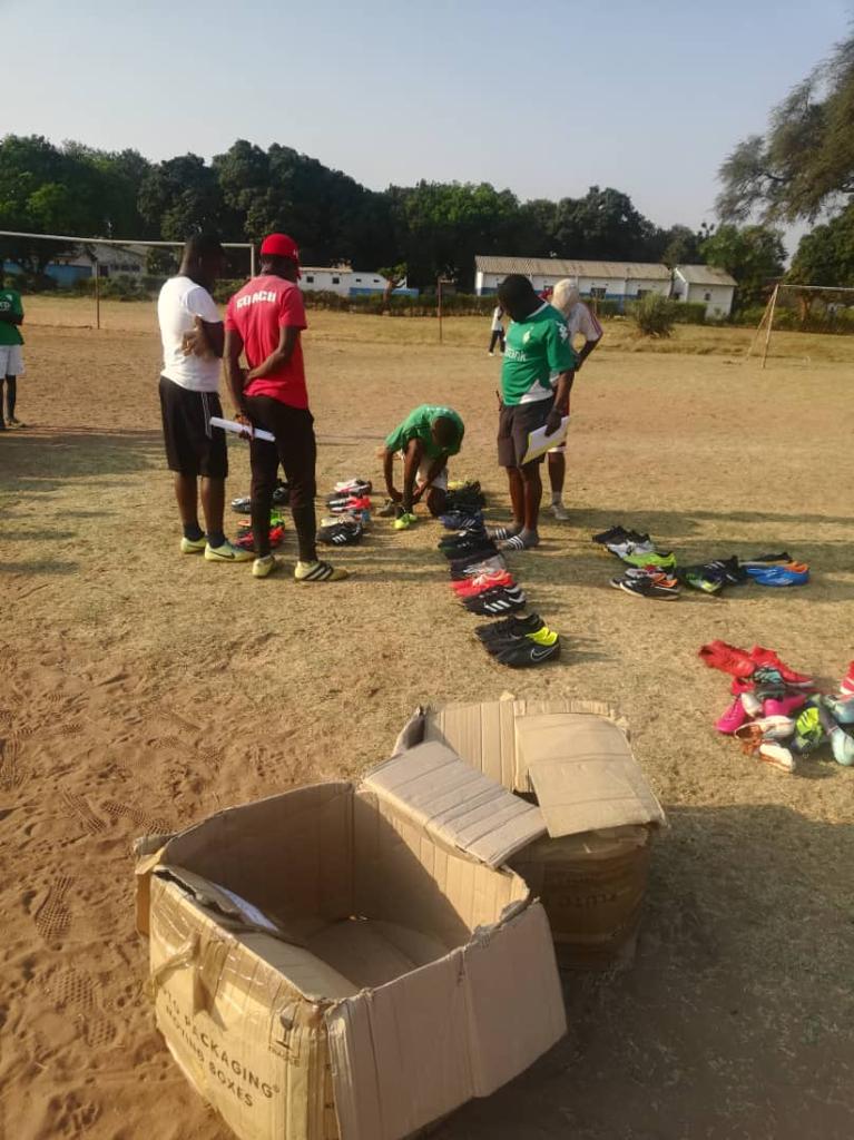 PIF_Zambia's tweet image. 70 pairs of top quality second-hand football boots have arrived in Zambia!🇿🇲 

A special mention to @charityboots and all our supporters for your football boot donations. 

A pair of boots can mean the world to these children!🌍

#giveapairasecondchance #reuse #recycle