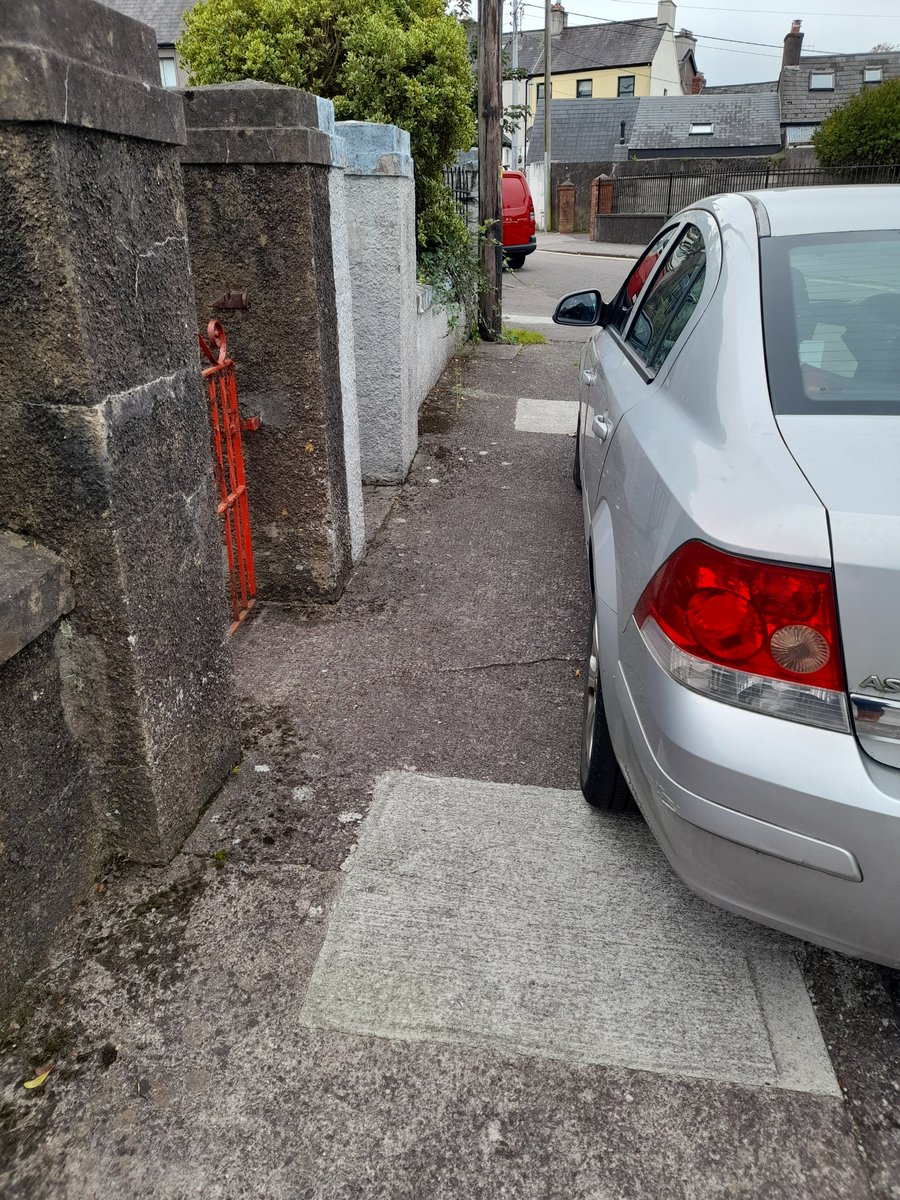 UCCEquality's tweet photo. In advance of #MakeWayDay21 tomorrow, before you turn in for the night, make sure your bike/car/bins are not blocking the path for morning commuters.
https://t.co/nH5Dr3oXYa
@MakeWayDay @NDAIreland @aheadireland @DSSUCC @UCCDAASoc https://t.co/Szro7zXjGx