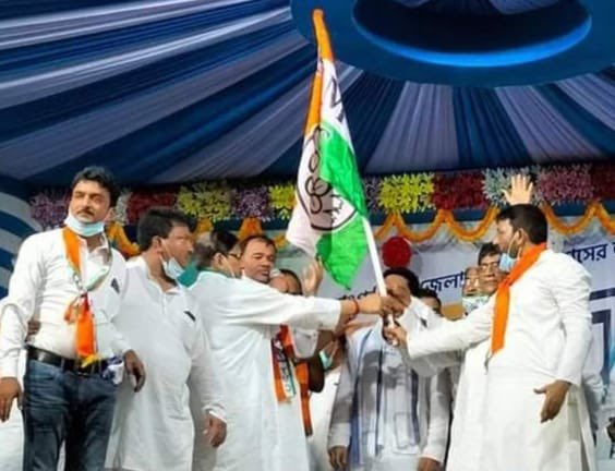 KandierGorboMB's tweet photo. 5 times Congress MLA from Farakka #MainulHaque joins @AITCofficial in the presence of #AITC national General Secretary @abhishekaitc while campaigning for two ACs ahead of Election on 30th September in #Murshidabad.
#VoteForTMC https://t.co/qMHaQuwfg9