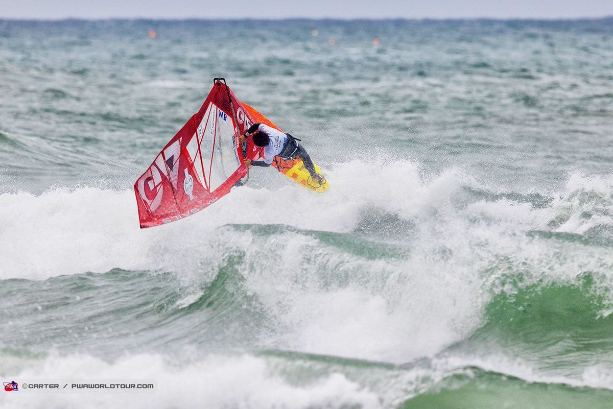 Continentseven's tweet photo. The NoerStick Cold Hawaii PWA Youth Windsurf Wave World Cup 2021 ends with results in all age categories. Read more:
https://t.co/XlWfPXIxgV #coldhawaii https://t.co/zRtjKciz3G
