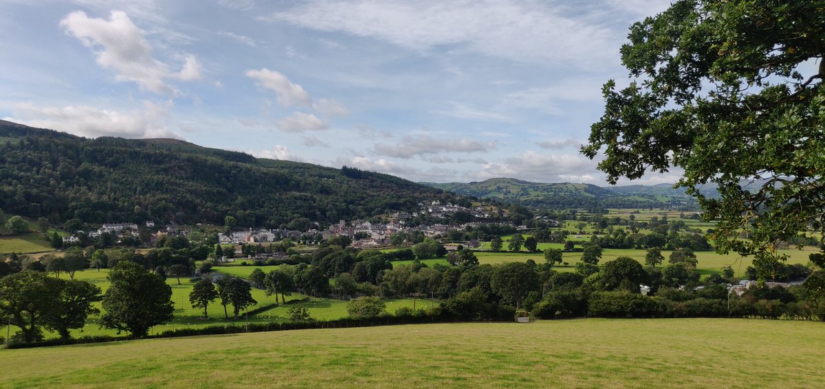 Lovely day in the Dee Valley. Filming for the new series of <a href="/BBCWales/">BBC Wales 🏴󠁧󠁢󠁷󠁬󠁳󠁿</a> Weatherman Walking. Bright and breezy!