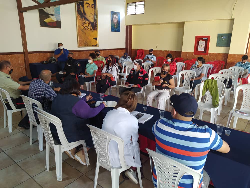 Marialicones's tweet photo. Desde el @FrentePreveN nos sumamos al estado mayor de salud del municipio guacaipuro donde como #preventores somos garantes de paz y convivencia ciudadana aportando un grano de arena a la #prevención @MIJP_Vzla @MPPSMiranda @LeninSosa11 @garciapintojose https://t.co/LtoARKfNqg