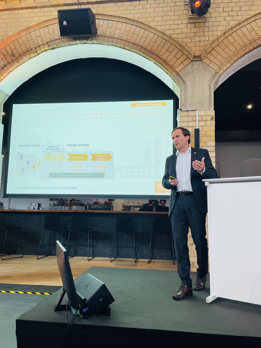 Unser CDO, Helmut Gerhards referiert beim #ehealthsalon21 in #Berlin über den Einsatz von künstlicher Intelligenz in der #GKV. Fragen, die er unserer KI-Governance beantwortet: "Was dürfen wir tun – was wollen wir tun – wie tun wir es richtig?" <a href="/hc_spirit/">hc:spirit</a>