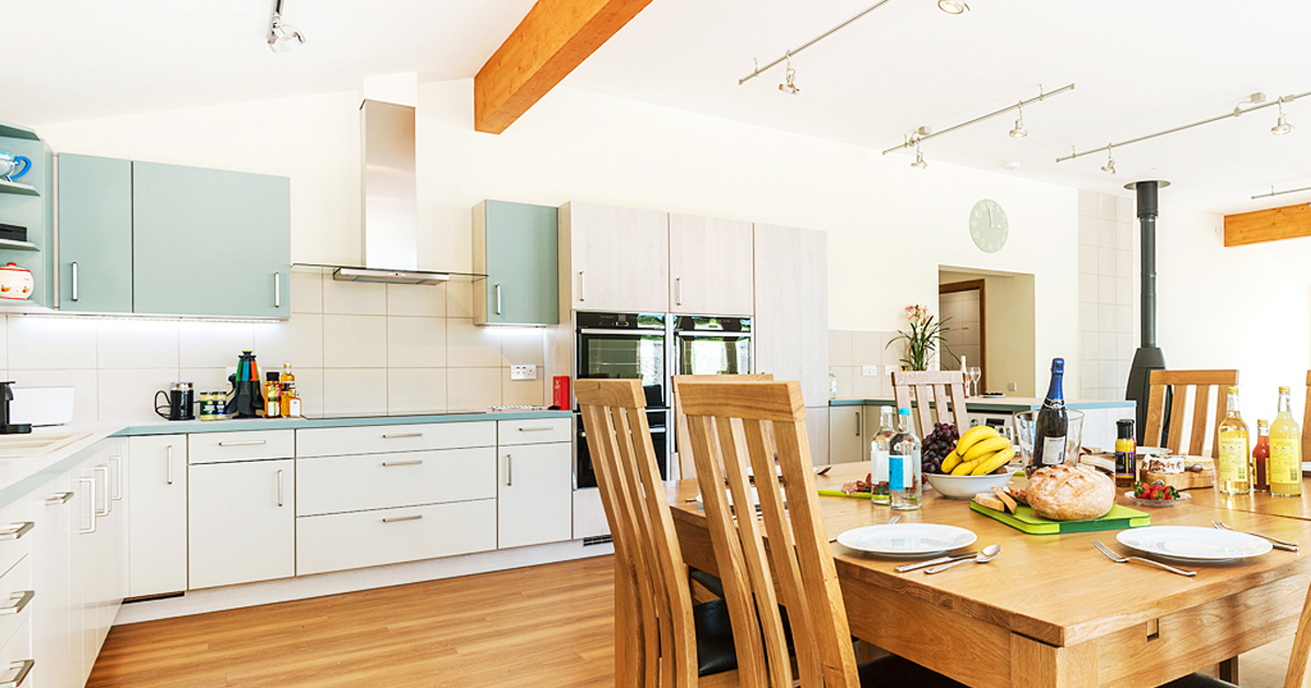 Silver Birch, M3A accessible lodge. 4 en-suite bedrooms include 2 wetrooms. Sleeps 8 😍 
.
A home-from-home available for a week or 3 night stay from Fri 29 Oct 😊
bit.ly/SilverBirchWW
.
#accessibleholidaycottage #wheelchairfriendly #poolhoist #accessibleparking #dogfriendly