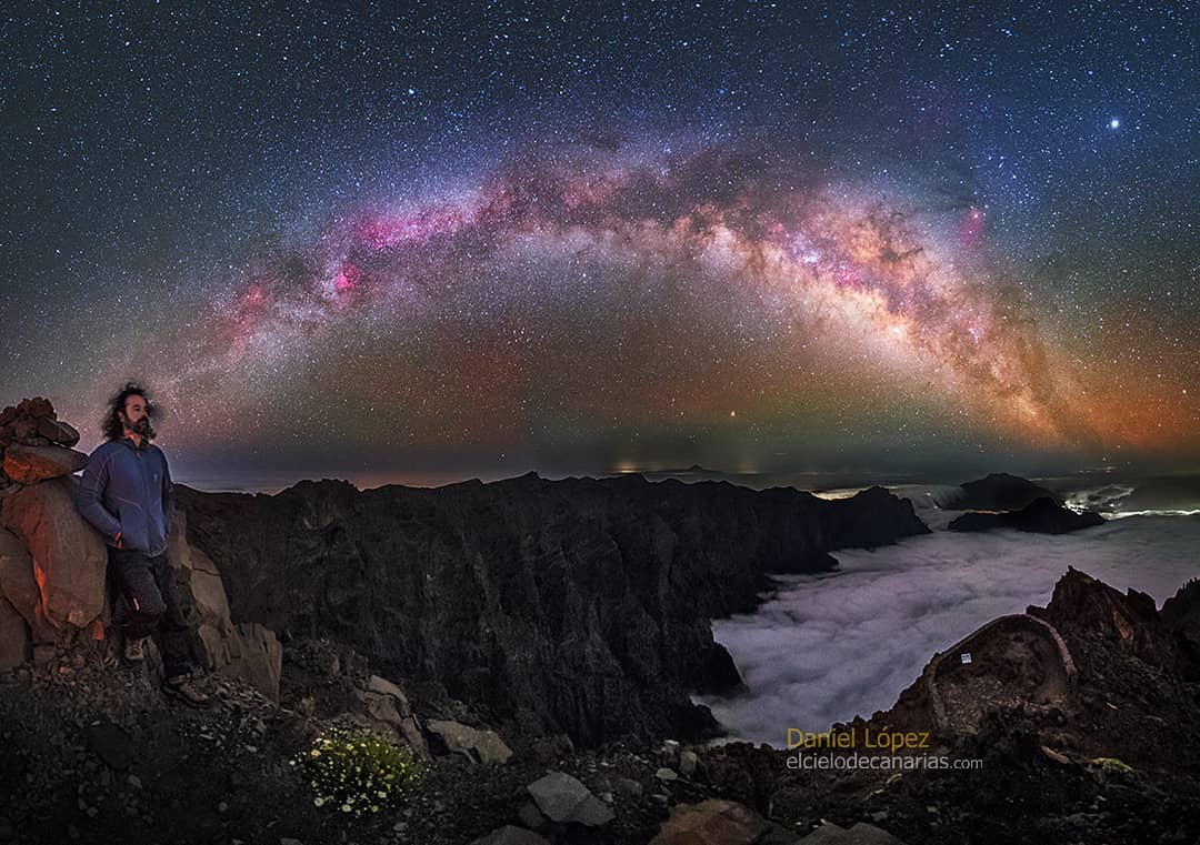Deseando que vuelva a teñirse el cielo de estrellas.
#islabonita #FuerzaLaPalma #VolcanLaPalma #LaPalmaEnNuestrosCorazones  
Foto: Daniel López. El cielo de Canarias.
