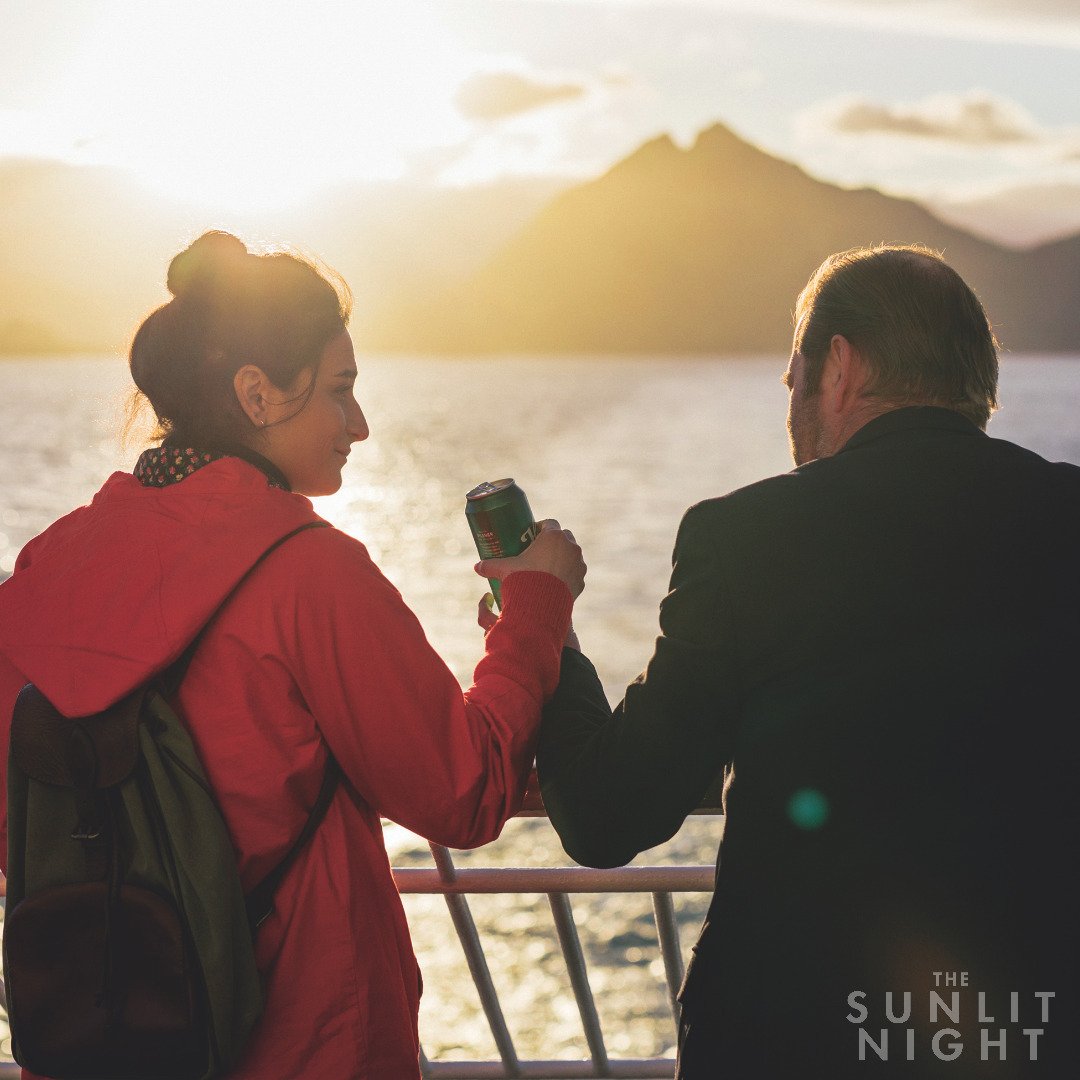 Heute startet THE SUNLIT NIGHT bundesweit in den Kinos!🎥😍 "Feuchtgebiete"-Regisseur David Wnendt macht mit seiner neuen Drama-Komödie Lust auf Skandinavien, Reisen und Selbstfindung! 🤩 Alle Kinotermine findet ihr hier: wfilm.de/de/the-sunlit-…