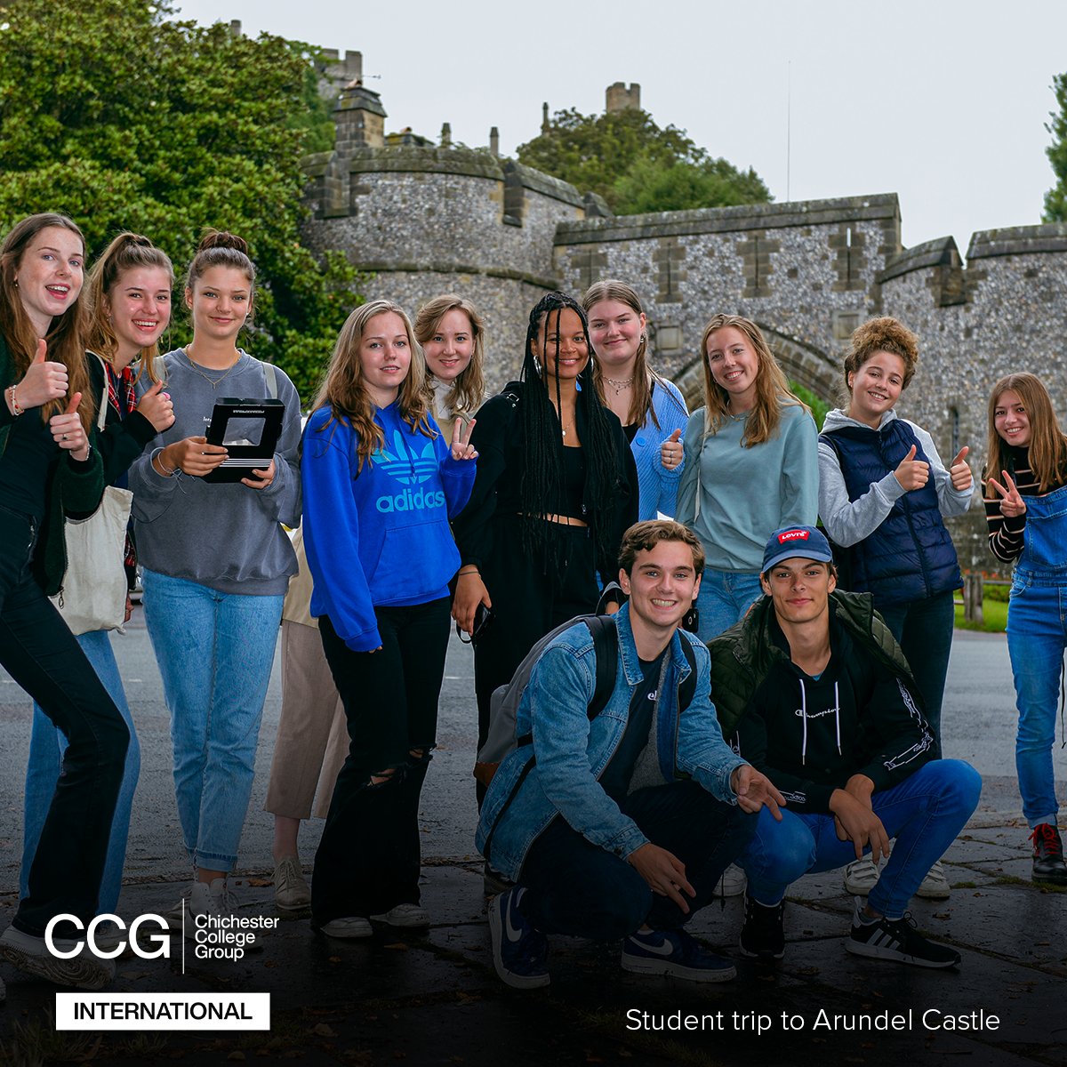 Chi_College_Int's tweet photo. Last weekend, our students took a trip to Arundel to visit the historic castle and its picturesque town - something out of a fairy-tale book. Arundel is a sought out location, which is perfect for those who enjoy walking through history and exploring quaint market towns. https://t.co/otJ52JAiMH
