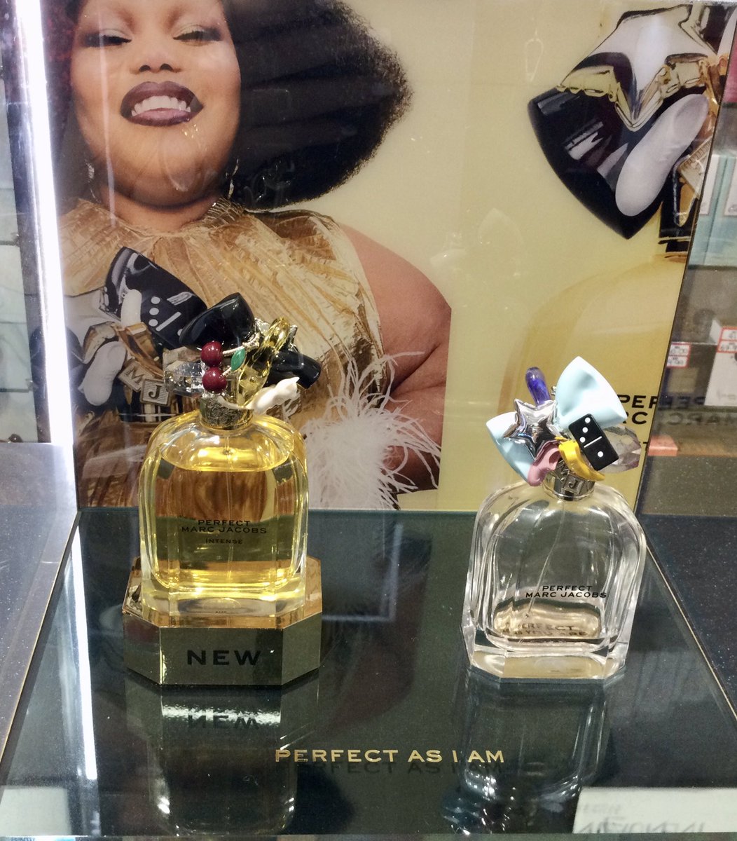 TPSmboro's tweet photo. ⭐️NEW LAUNCH⭐️
Introducing the NEWEST fragrance from Marc Jacobs PERFECT INTENSE 💛 
This NEW eau de parfum is a comforting floral scent that has notes of…
🌼Daffodil
🌿Jasmine 
🌰Almond
🪵Sandalwood 
#MJPERFECT #PERFECTASIAM https://t.co/wBRNMsxsdR