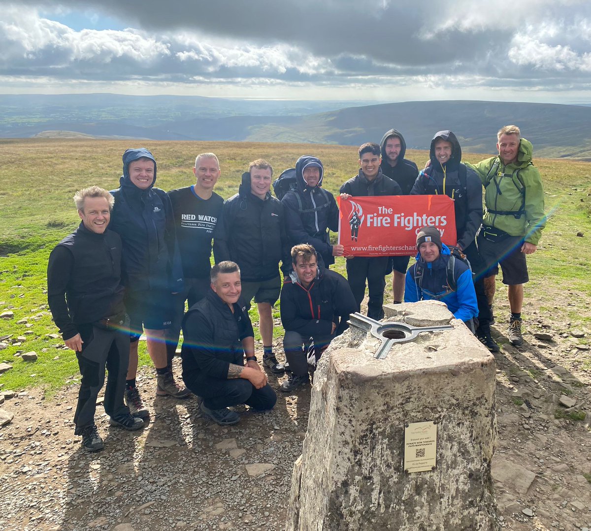 furse_richard's tweet photo. We have completed our challenge of the Yorkshire 3 Peaks. The target was under 10 hours. We managed to get under 9 hours. Raised £1285 for the Firefighters Charity. Thankyou to everyone who has donated. 🙏 @firefighters999
@Southsea24 https://t.co/oYsbCXBfmb https://t.co/4y4pGcHFKJ