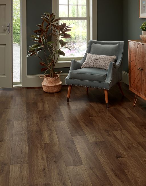 Whether you're wanting to transform your kitchen, living room or bathroom, our Tahoe Cherry Oak Vinyl is perfect for modernising any room of your home! 🏡

🛒 Order your Free Samples today!
👉 bit.ly/2VkKu8L

#Vinyl #Interiors #InteriorDesign