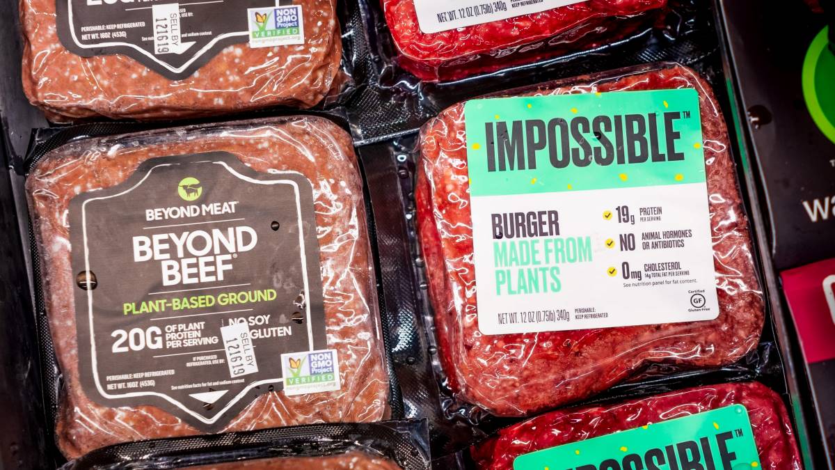 Earth911's tweet photo. If you're eating less dairy and meat, you're not alone. As more people turn to meat and dairy alternatives, the variety of options increases.
#Dietchanges #Meatalternatives #Plantbasedfood #Sustainability #Ecofriendly #Livegreen #Healthydiet
https://t.co/a3DuAjZg3d https://t.co/3dFcxwdnyM