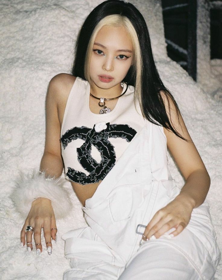 jxnini_rubyjane's tweet photo. I miss jennie blonde hair https://t.co/k19VmMKbCF