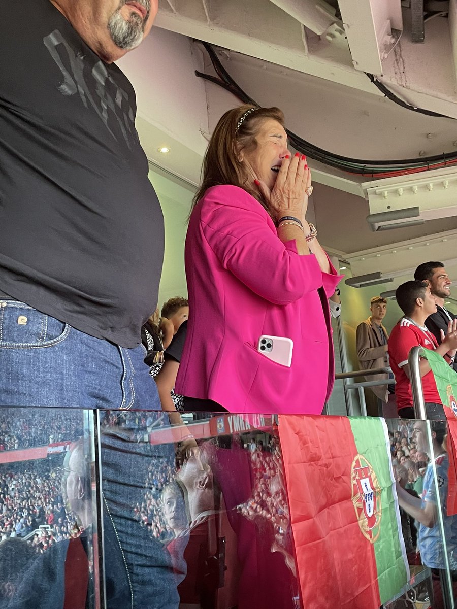 Hazariio's tweet image. Ronaldo’s mum