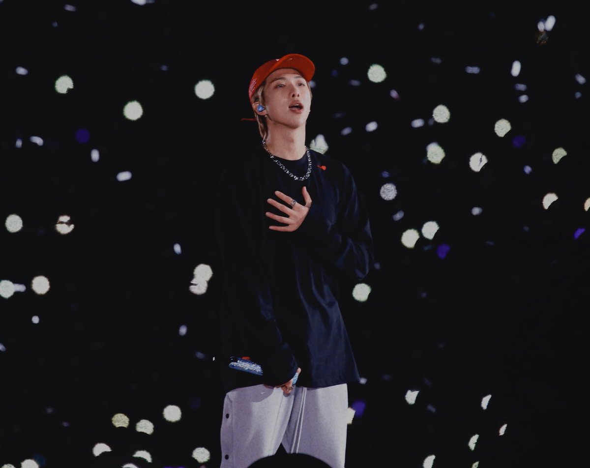 eternalsjeon's tweet photo. —Namjoon es nuestro confort y lugar feliz, un hilo🌱; 

#HappyBirthdayNamjoon
#OurGalaxyNamjoon
#HAPPYRMDAY @BTS_twt https://t.co/nuIpKT0IR1