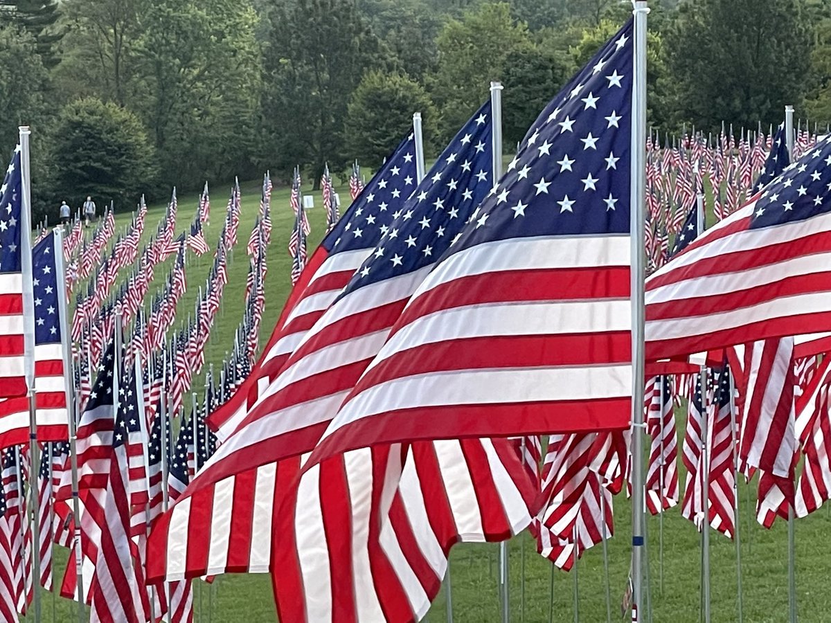 kris10stlMO's tweet photo. I will never forget! #flagsofValor #flagsofValorSTL https://t.co/U5mwNkiDt7