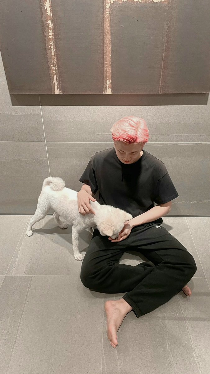 yui_rm0912's tweet photo. #사랑한다는_말보다_더_사랑해_남준아
#너의_존재가_내_힘이야_남준
#남준아_생일인데_한번만안아보자 
#사랑하는_남준이에_의해_알려진_912
#벌써_내_마음은_RM_mode
#thank_you_남준이가_돼줘서
점점 사랑스러워 보이는 남준 오빠💜맛있는 것을 먹고, 소중한 사람과 시간을 보내시기 바랍니다🍀🚲️ https://t.co/NBl4y6wRAn
