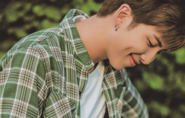 Angelin0777's tweet photo. Happy birthday to our adorable and lovable leader joonie. I wish you get all the happiness and live a happily life.☘️💜
#OurHealingPebbleRM
#WeLiveSoWeLoveNam
#OurBeginningAndEndRM
#HappyBirthdayNamjoon
#NamjooningDay
#WeGotJoonieVerse 
#OuRMoonchild https://t.co/hWWoEYtM70