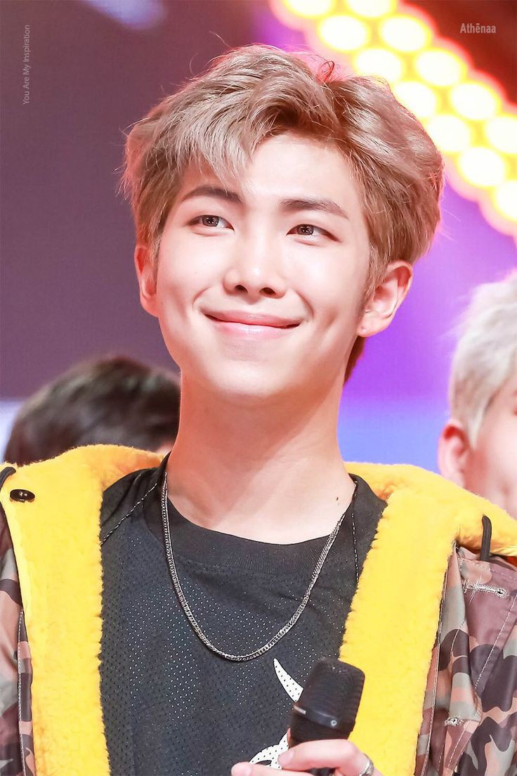 _bangtanmxchi_'s tweet photo. #HappyBirthdayRM, thank you for being a source of strength and inspiration to both @BTS_twt and ARMY. Your beautiful poetry gives us the comfort we need in the hardest of times. Thank you for sharing your art and kindness with us! 💜🌿

#OurHealingPebbleRM
#RMiracleDay https://t.co/nXS6Kzs5Hb