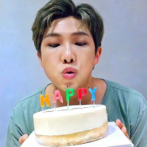 YOONGIPR0DX's tweet photo. #HAPPYBIRTHDAYNAMJOON for the best leaders in the whole wide world, let's stay together forever. https://t.co/D39H2TmzCT