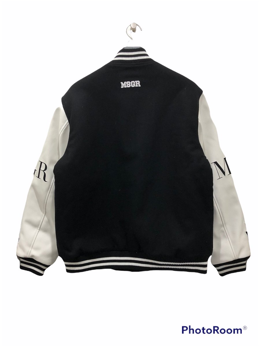 44boil's tweet photo. MSGR / @msgrjapan
" FFF24 STADIUM JACKET "
.
Chicago発ブランド" IRIDIUM "とのコラボレーションから6年を経過しての待望のSTADIUM JACKET!!!!!
.
※予約特典: 非売品 MSGR BLOCK LOGO LT(9/20日までにご予約の方のみ)
https://t.co/0UGn58dKMU https://t.co/Kju4hqljBx