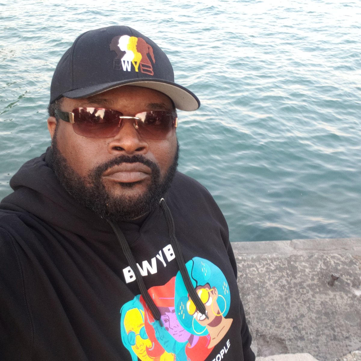bwyblife's tweet photo. Pounded the pavement yesterday by the lake in Chicago #Promotingunity
#Diversity #Weareonepeople #Onelove
#BWYB #Goodpeople #Goodvibes
#BLACK #WHITE #YELLOW #BROWN https://t.co/HCHP6Ubk2W