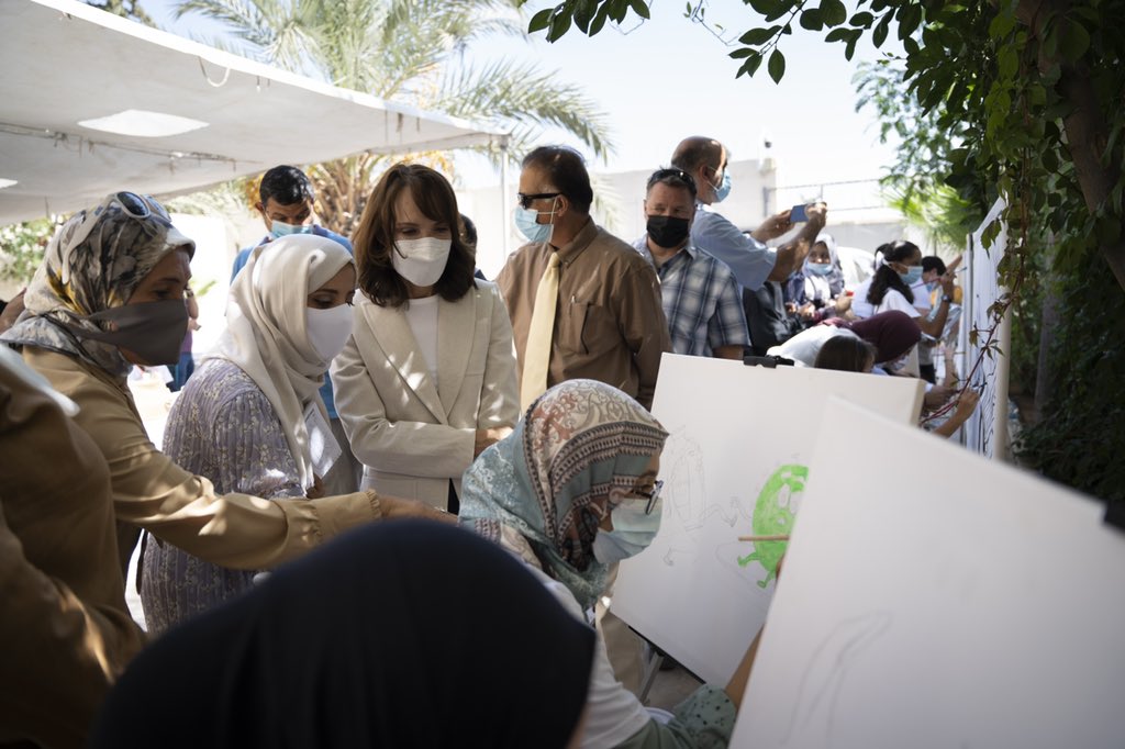 UnicefLibya's tweet image. Georgette Gagnon, the Assistant Secretary-General, Resident Coordinator and Humanitarian Coordinator joined the event to see the #BacktoOurFuture murals and had one-to-one discussions with the inspiring artists and young volunteers.