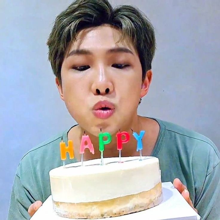 Awi0713's tweet photo. @bts_bighit #HAPPYBIRTHDAYNAMJOON #HappyNamjoonDay https://t.co/z03Cif5ajs