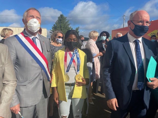 🚧Pose de la 1ère pierre au Dojo Olympique de <a href="/CARCThierry/">Communauté d'Agglomération de la région de Château</a> à #FèreenTardenois Ts en route pr <a href="/Paris2024/">Paris 2024</a> entourés de nos champions locaux @SarahLéonieCysique &amp; <a href="/CedricNankin/">Cédric Nankin</a>🤩L’agglo prête à accueillir une équipe olympique et paralympique!🏆<a href="/Prefet02/">Préfète de l'Aisne</a> <a href="/hautsdefrance/">Région Hauts-de-France</a> #Aisne <a href="/JKrabal/">Jacques Krabal</a>