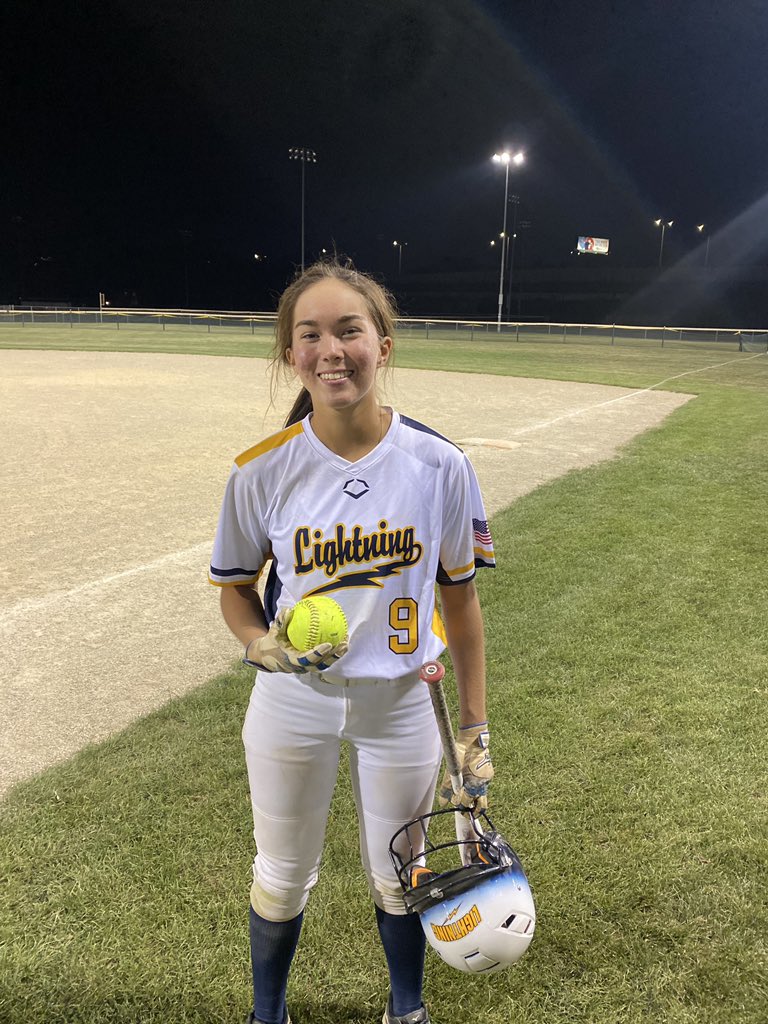 First HR of the season for <a href="/StephanieSchni5/">Stephanie Schnite</a> against the Mojo!! 💪🏻🔥