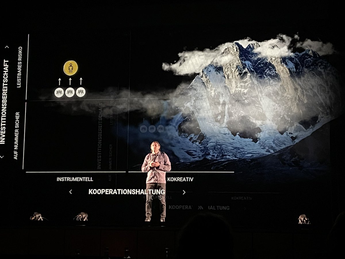 Ein fulminanter 3D-Vortrag von <a href="/rainerpetek/">Rainer Petek</a> mit der Holographie-Technik. Das hat die GSA Convention heute gerockt. Es ist das neue Speaking. Gratis Demo-Webinar hier buchen: 

experts4events.com/hologramm-spea…

#hologramm #vortrag #experts4events #speaking